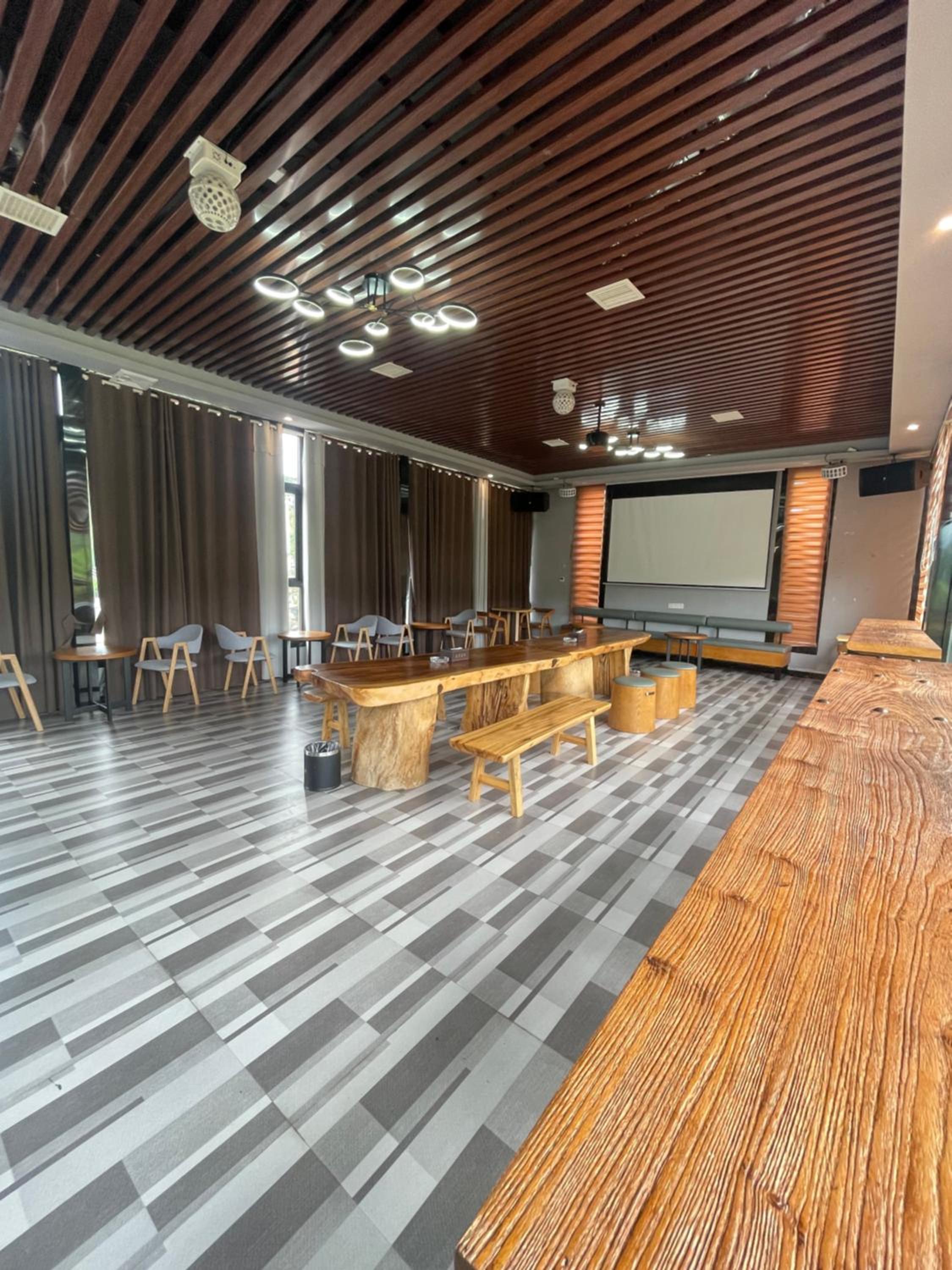 Zhangjiajie Cliff Flower RV Tent Hotel