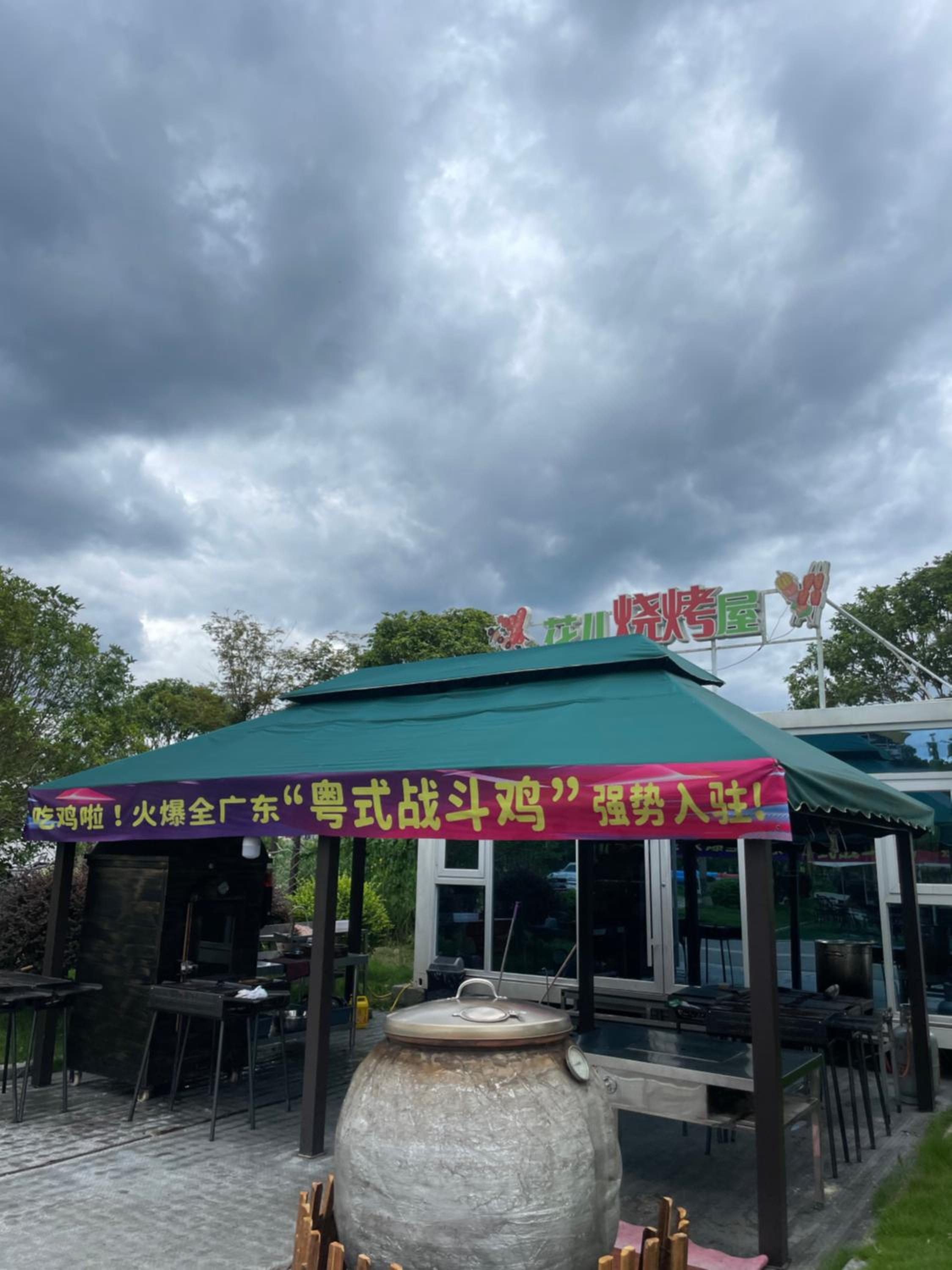 Zhangjiajie Cliff Flower RV Tent Hotel