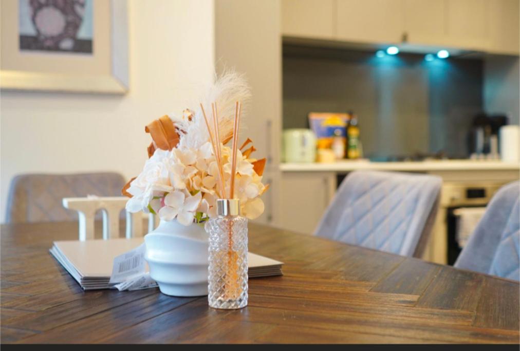 Modern two bed apt in the centre of Erskenville