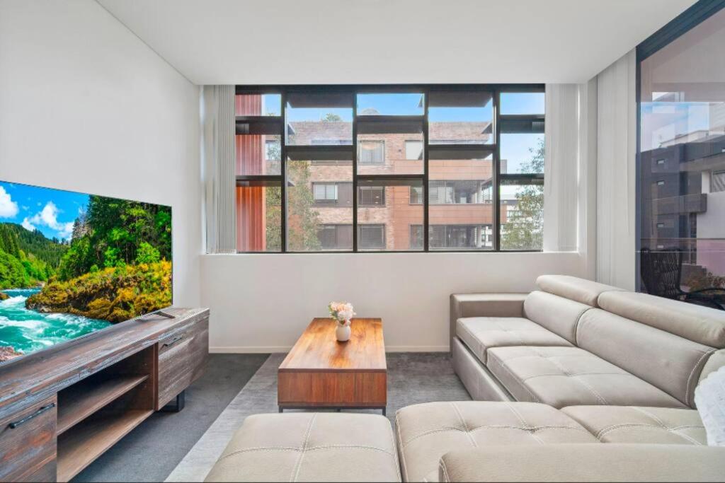 Modern two bed apt in the centre of Erskenville