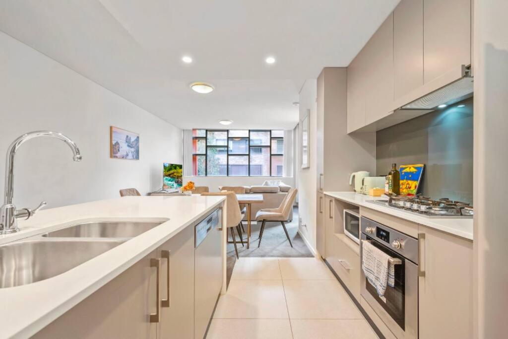 Modern two bed apt in the centre of Erskenville