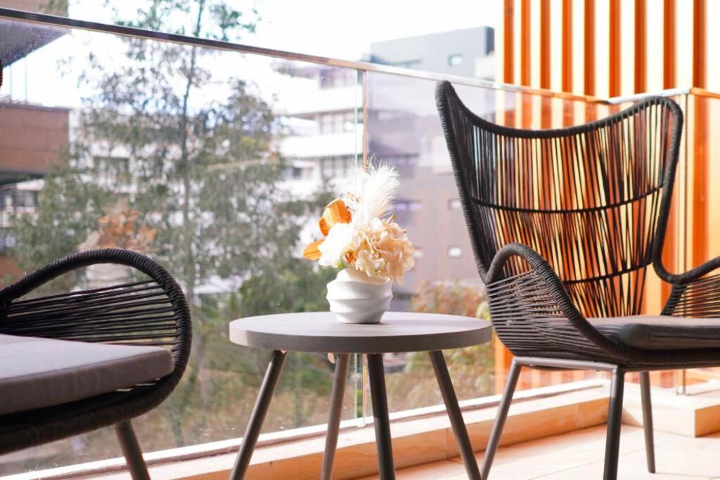 Modern two bed apt in the centre of Erskenville