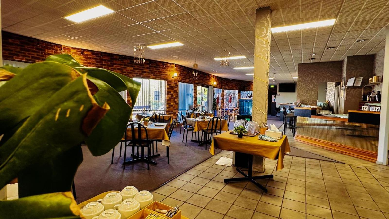 Mountain Creek Motel Bar & Restaurant