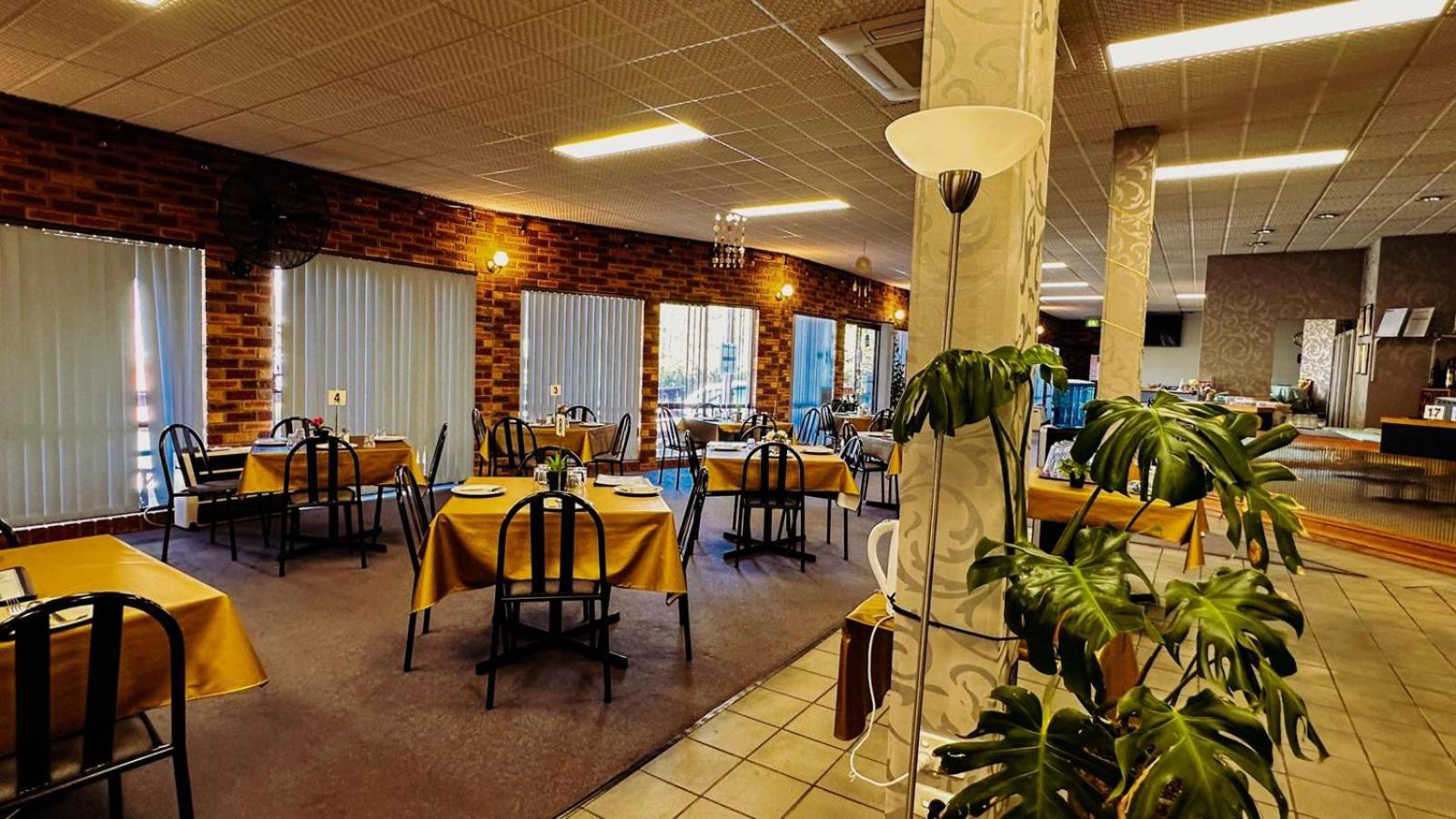 Mountain Creek Motel Bar & Restaurant