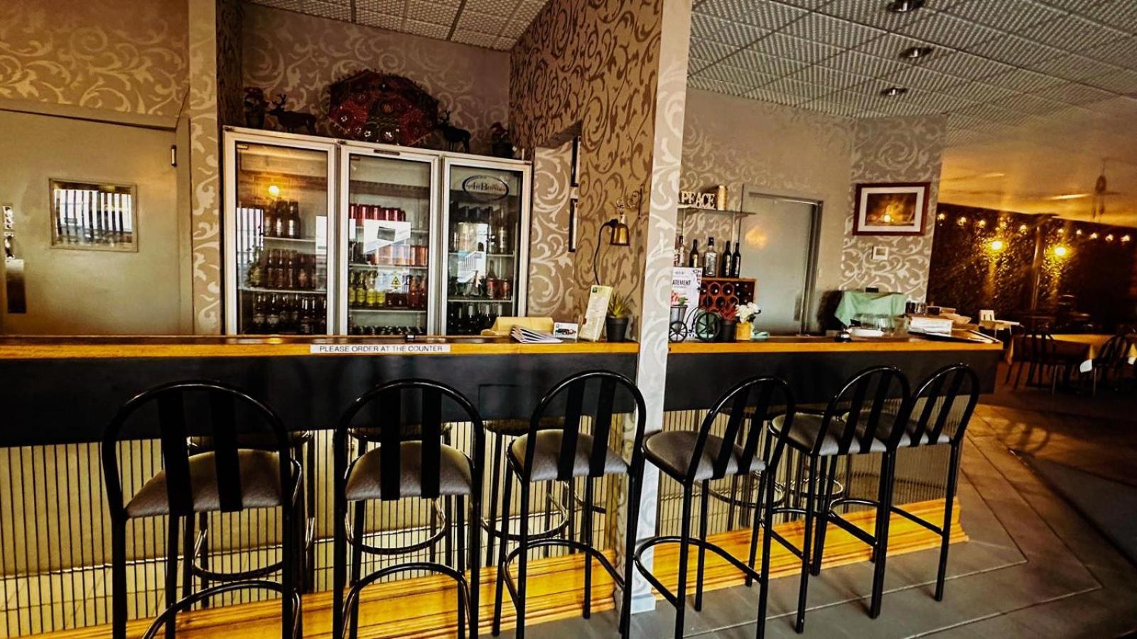 Mountain Creek Motel Bar & Restaurant