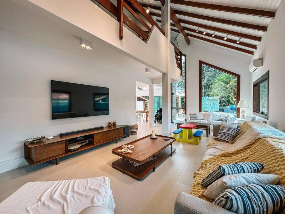 Casa linda com piscina em Riviera