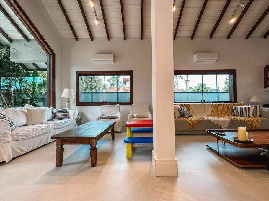 Casa linda com piscina em Riviera
