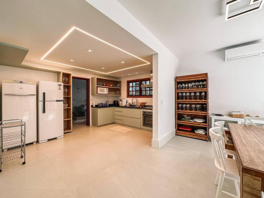 Casa linda com piscina em Riviera