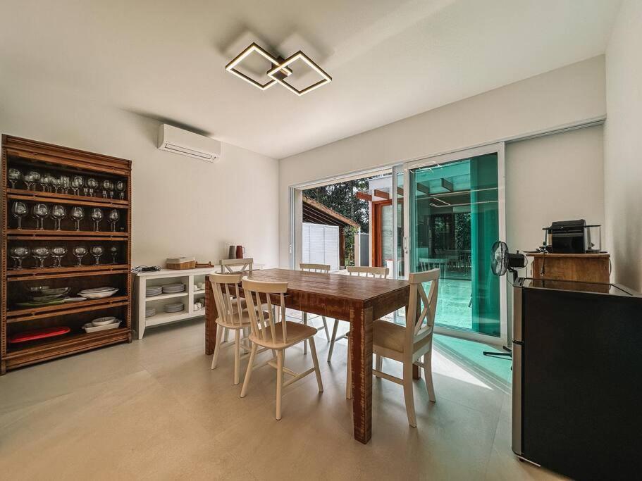 Casa linda com piscina em Riviera