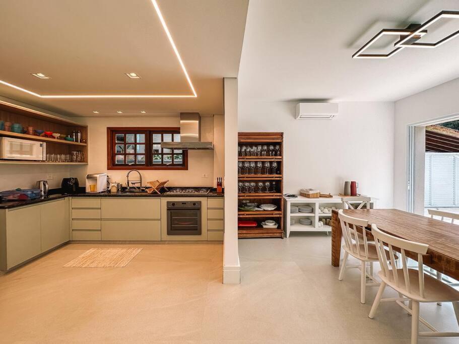 Casa linda com piscina em Riviera