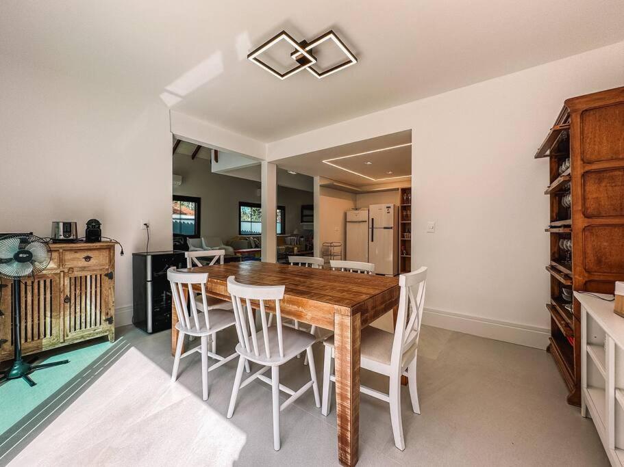Casa linda com piscina em Riviera