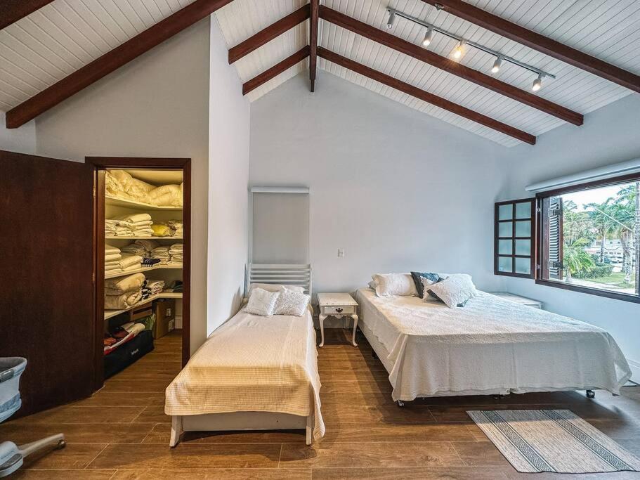 Casa linda com piscina em Riviera