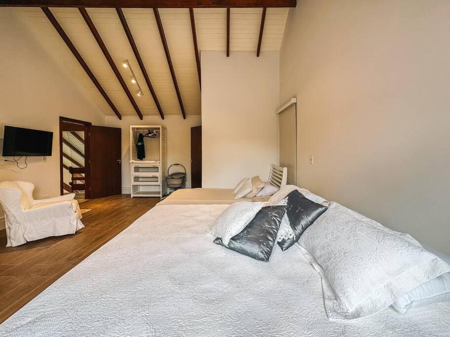 Casa linda com piscina em Riviera