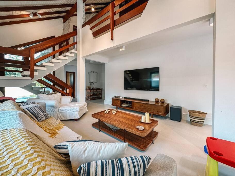 Casa linda com piscina em Riviera