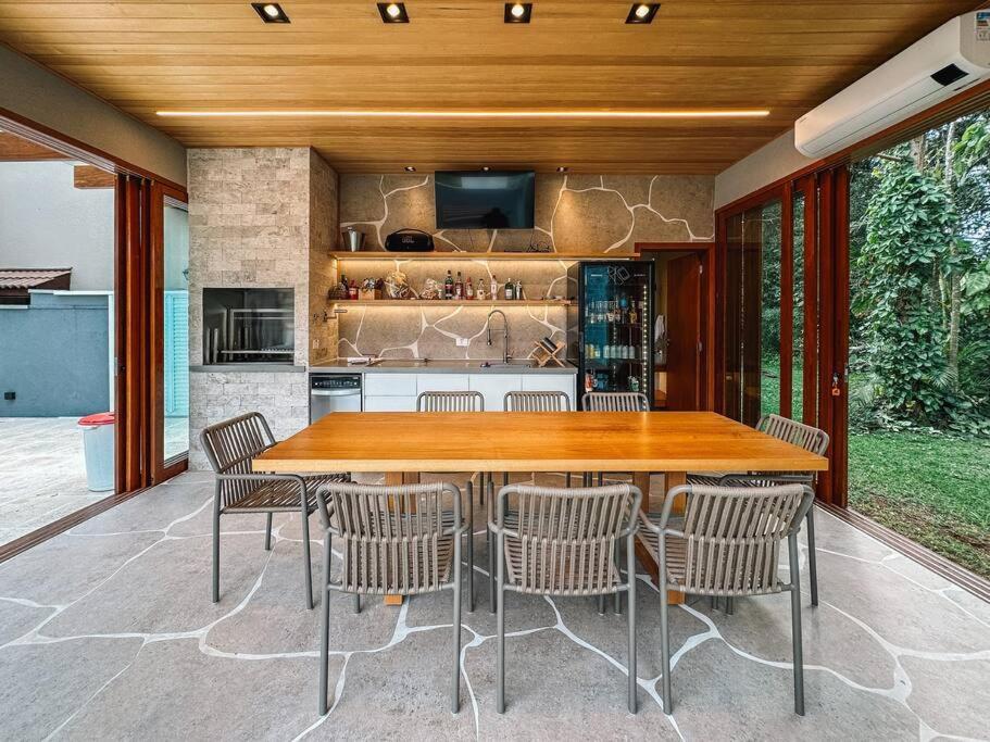 Casa linda com piscina em Riviera