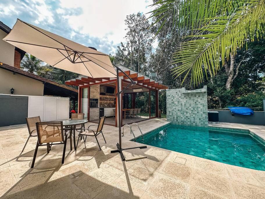 Casa linda com piscina em Riviera