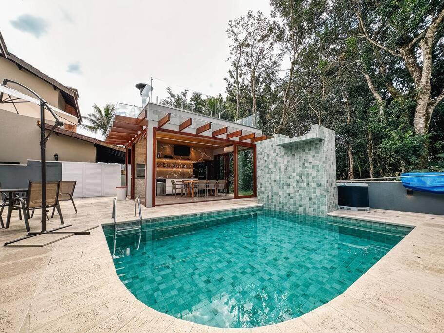 Casa linda com piscina em Riviera