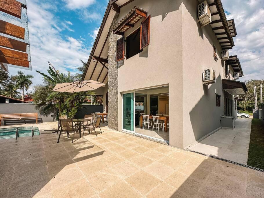 Casa linda com piscina em Riviera