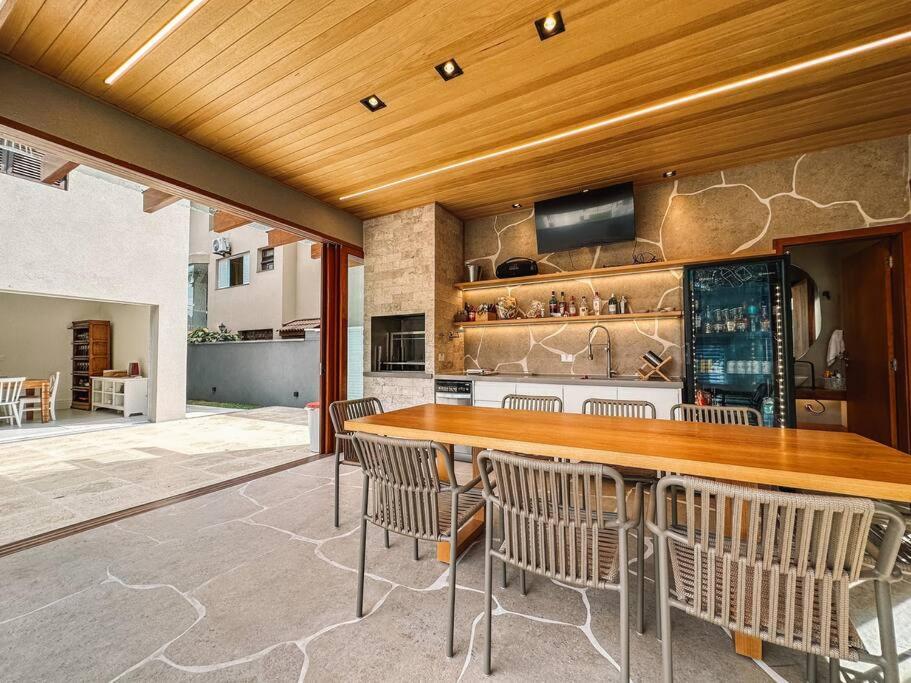 Casa linda com piscina em Riviera