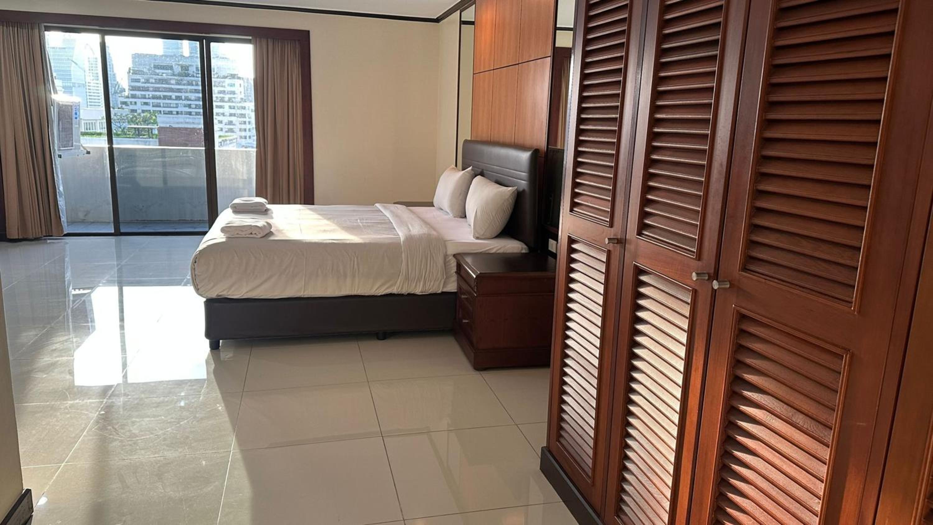 Affordable Serviced Apartment Nana - Omni Tower Sukhumvit location