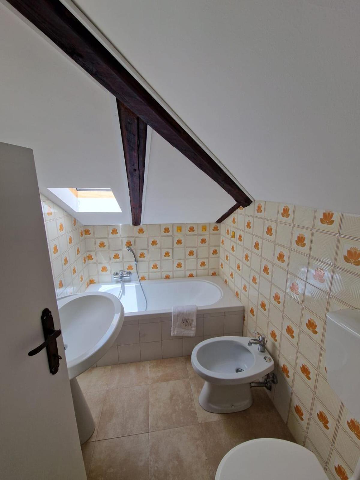 Lua Rooms view 5