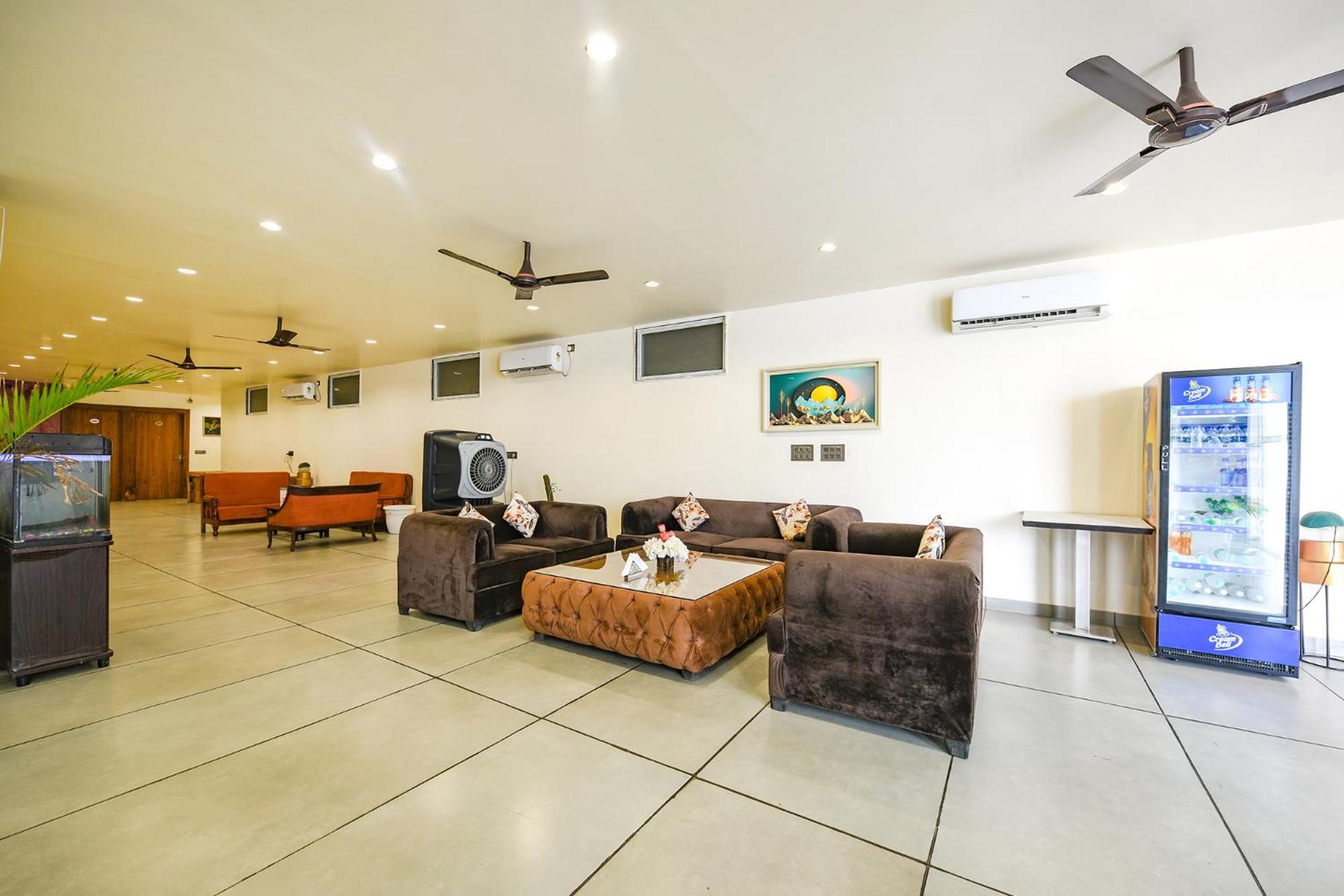 Lobby & Reception