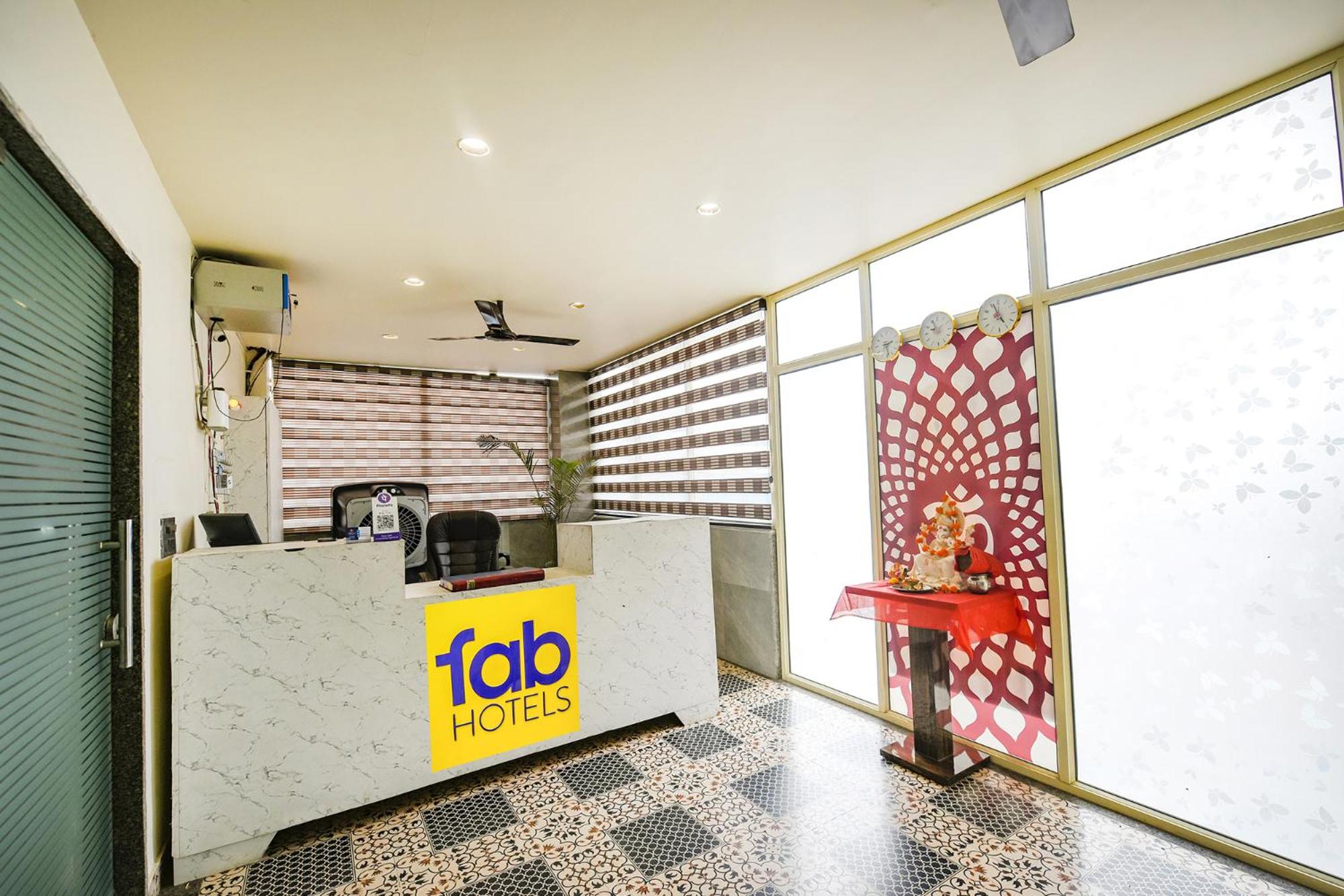 Lobby & Reception