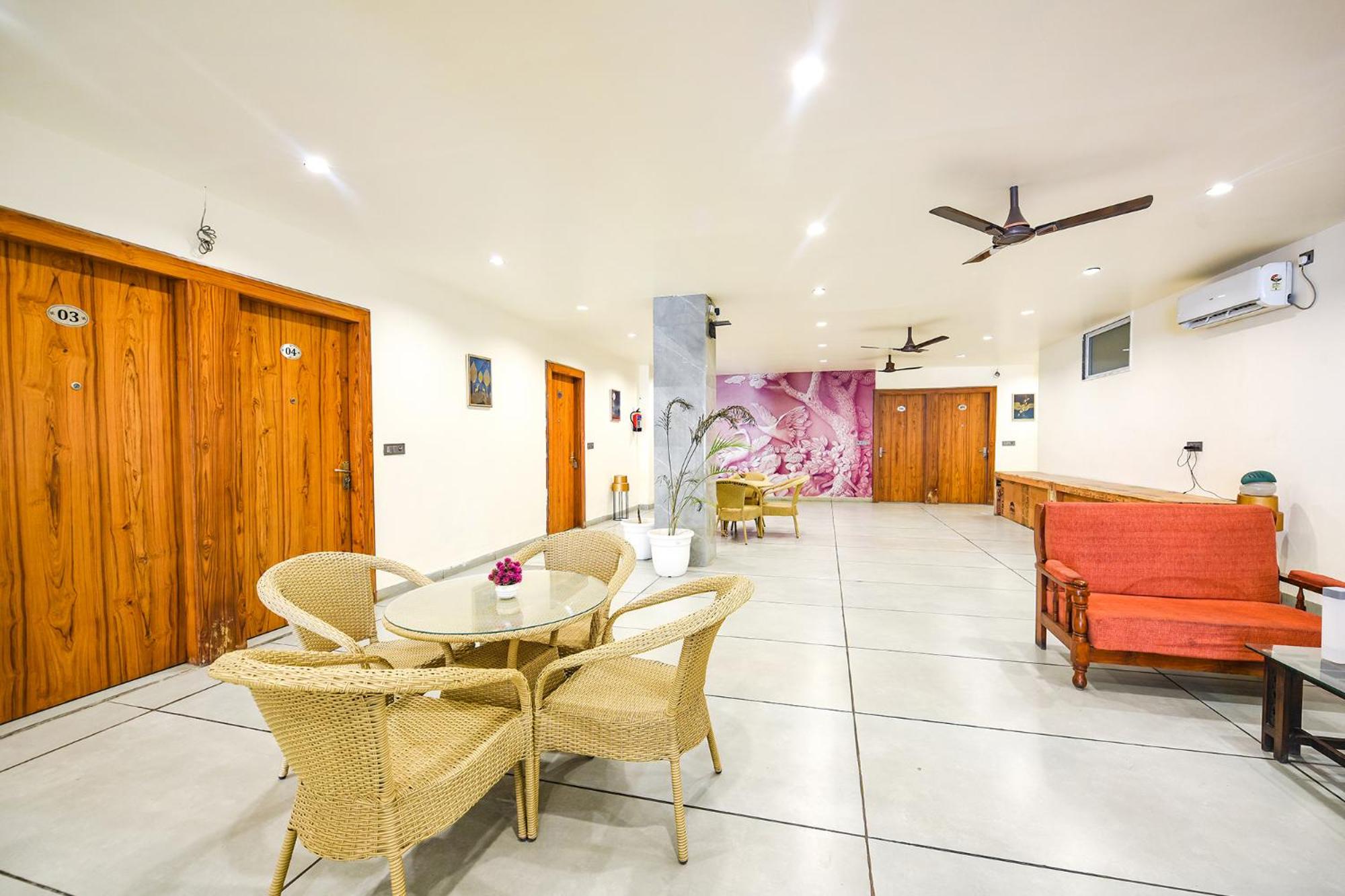Lobby & Reception