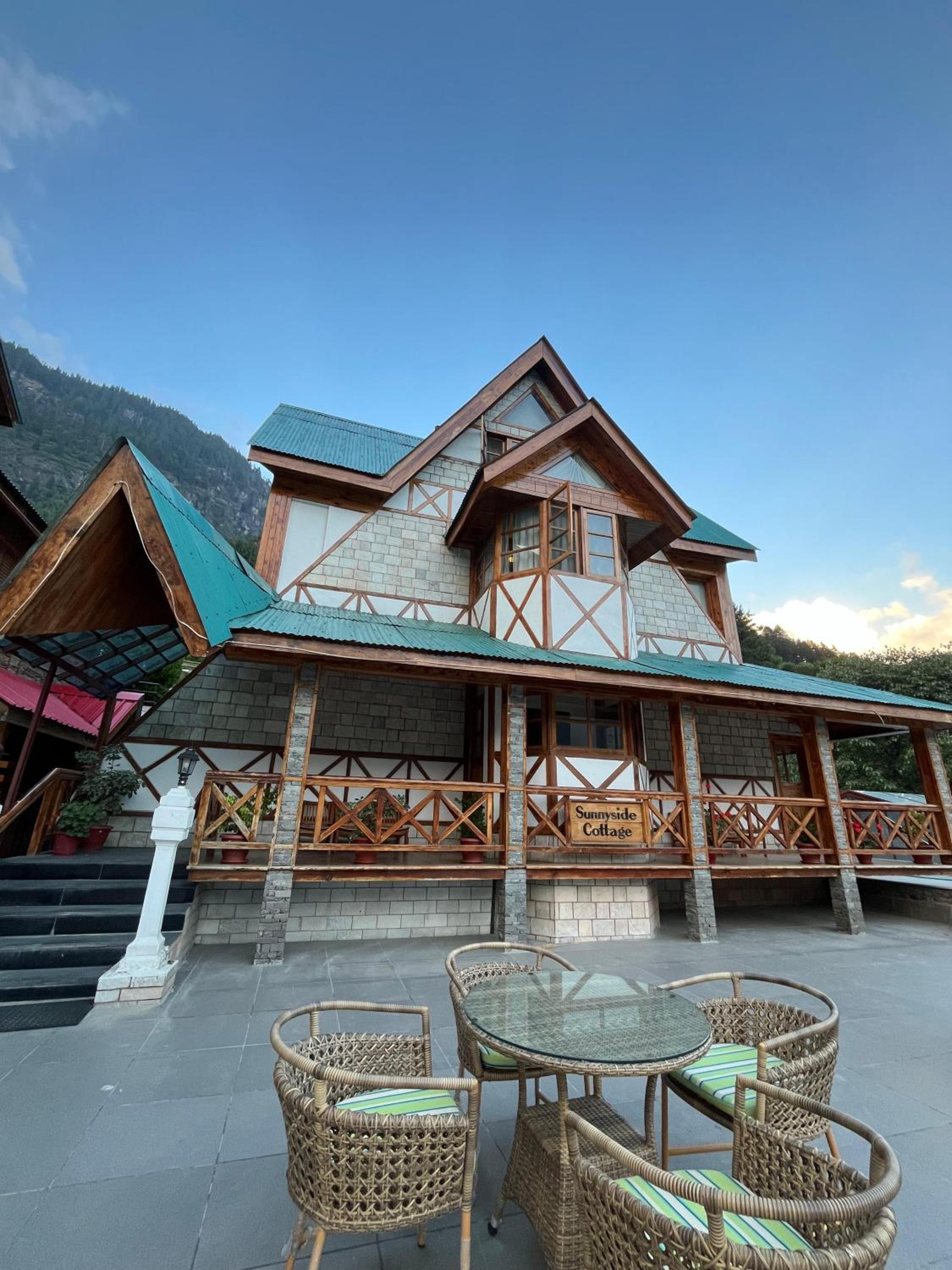 Manuallaya The Resort & Spa