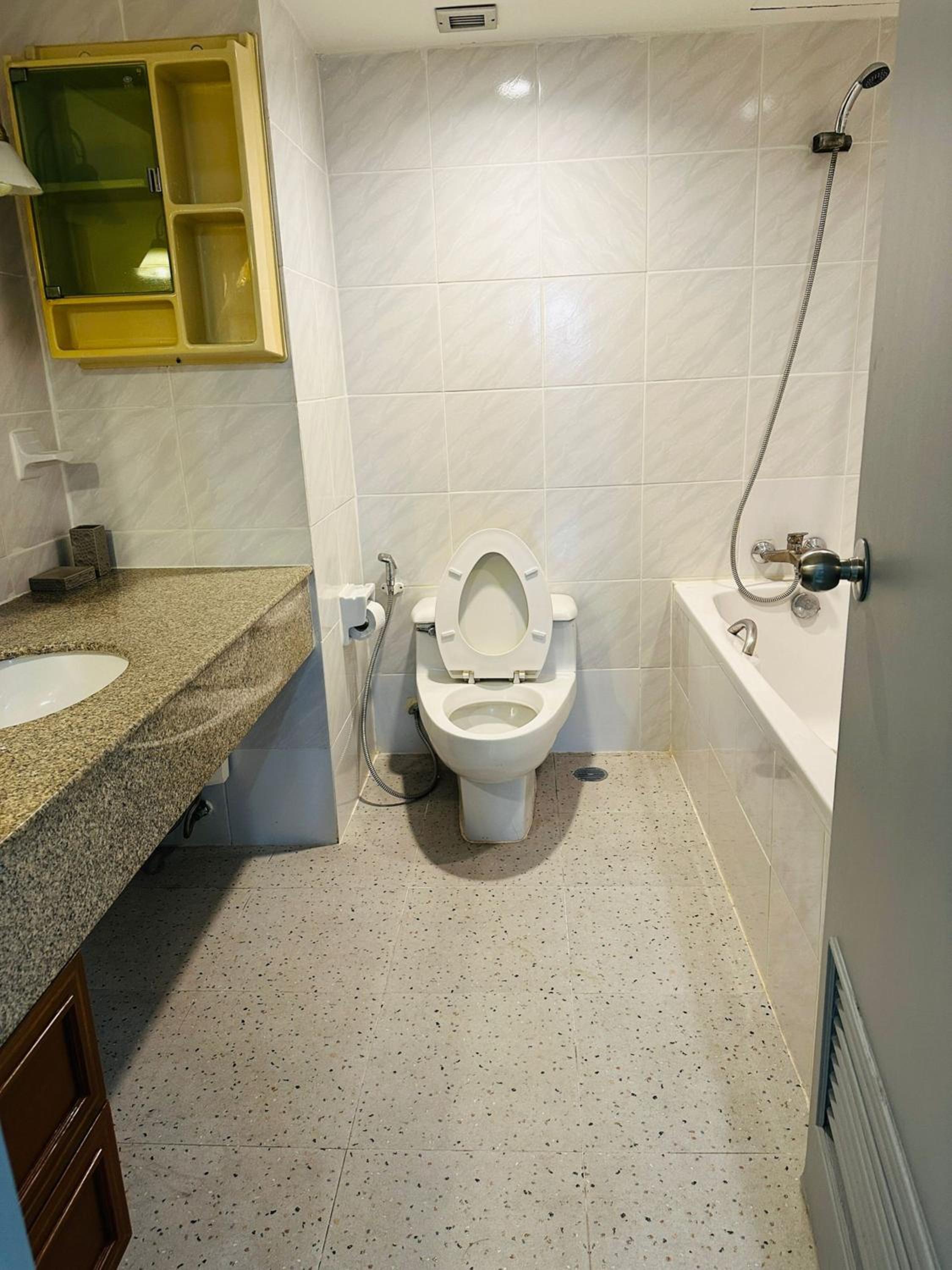 Affordable Serviced Apartment Nana - Omni Tower Sukhumvit location