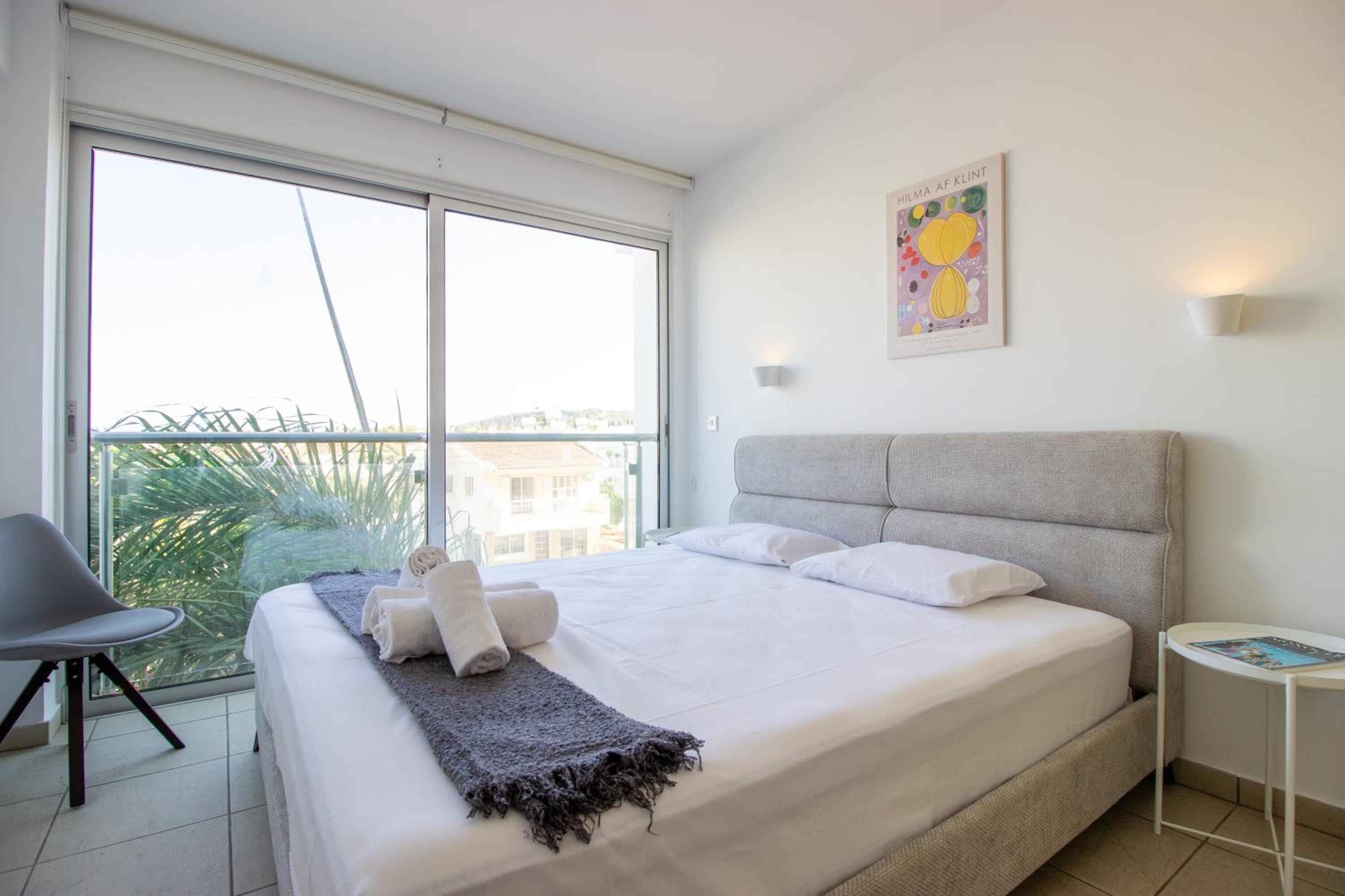Beachside 1-bed with huge veranda
