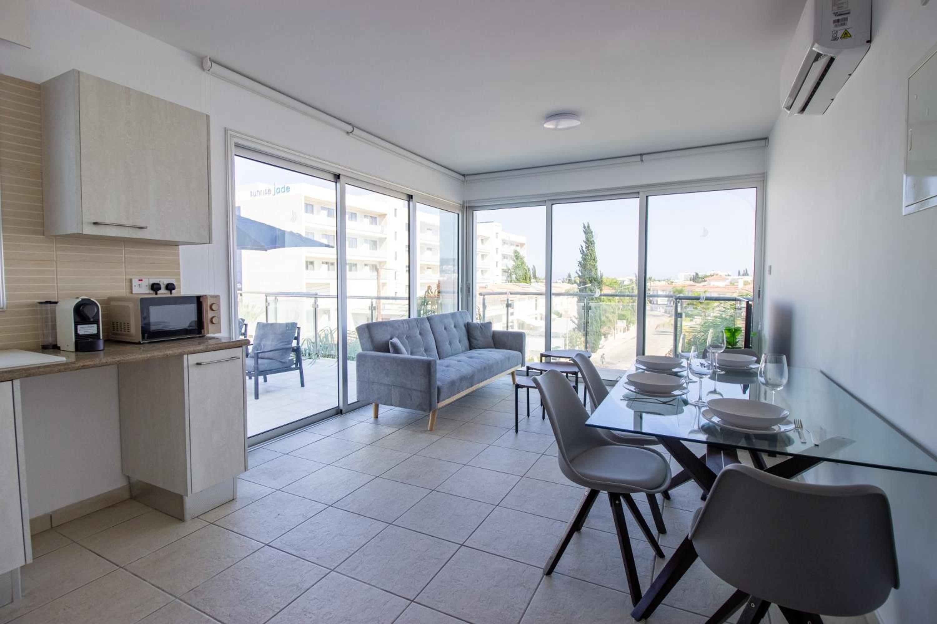 Beachside 1-bed with huge veranda
