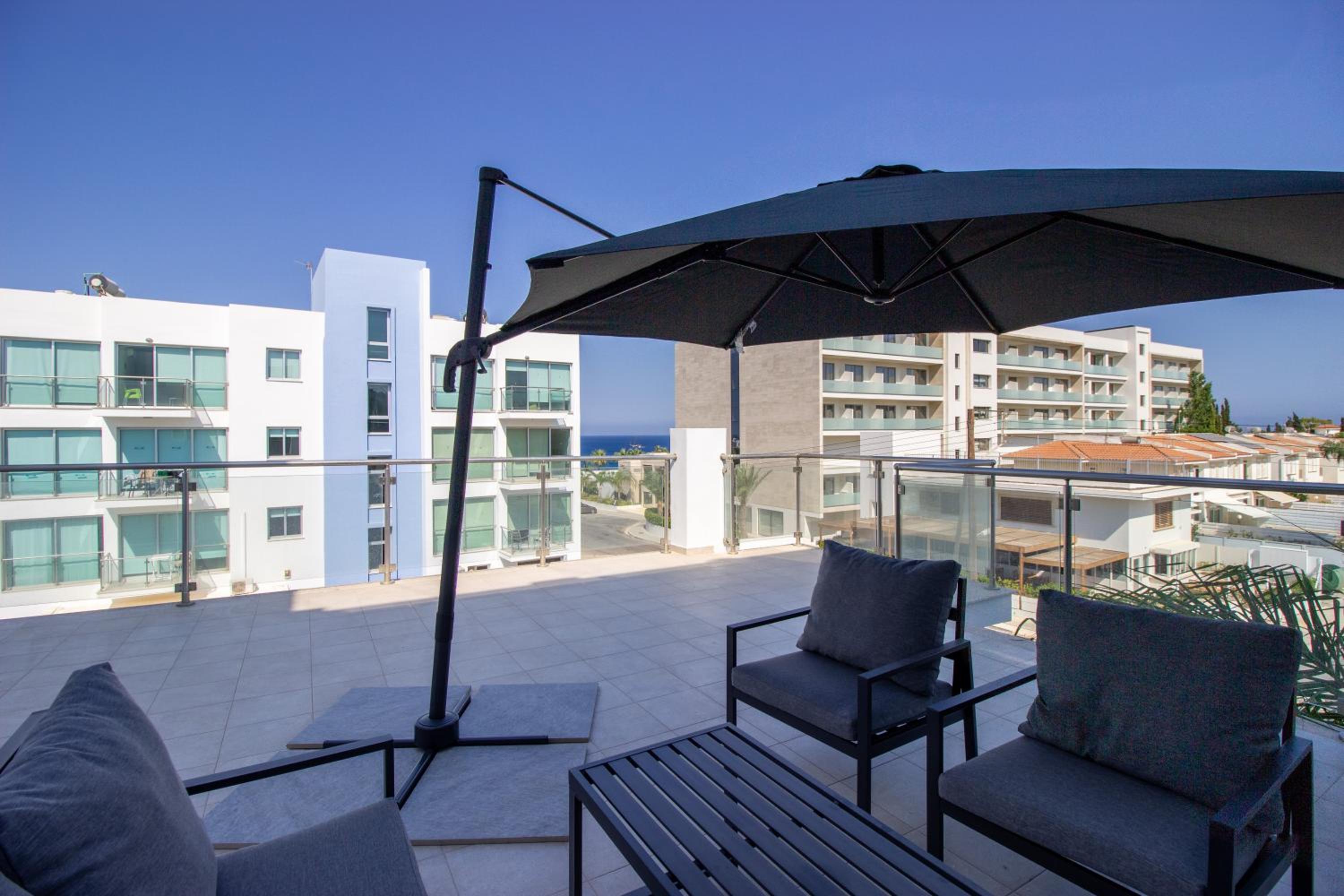 Beachside 1-bed with huge veranda