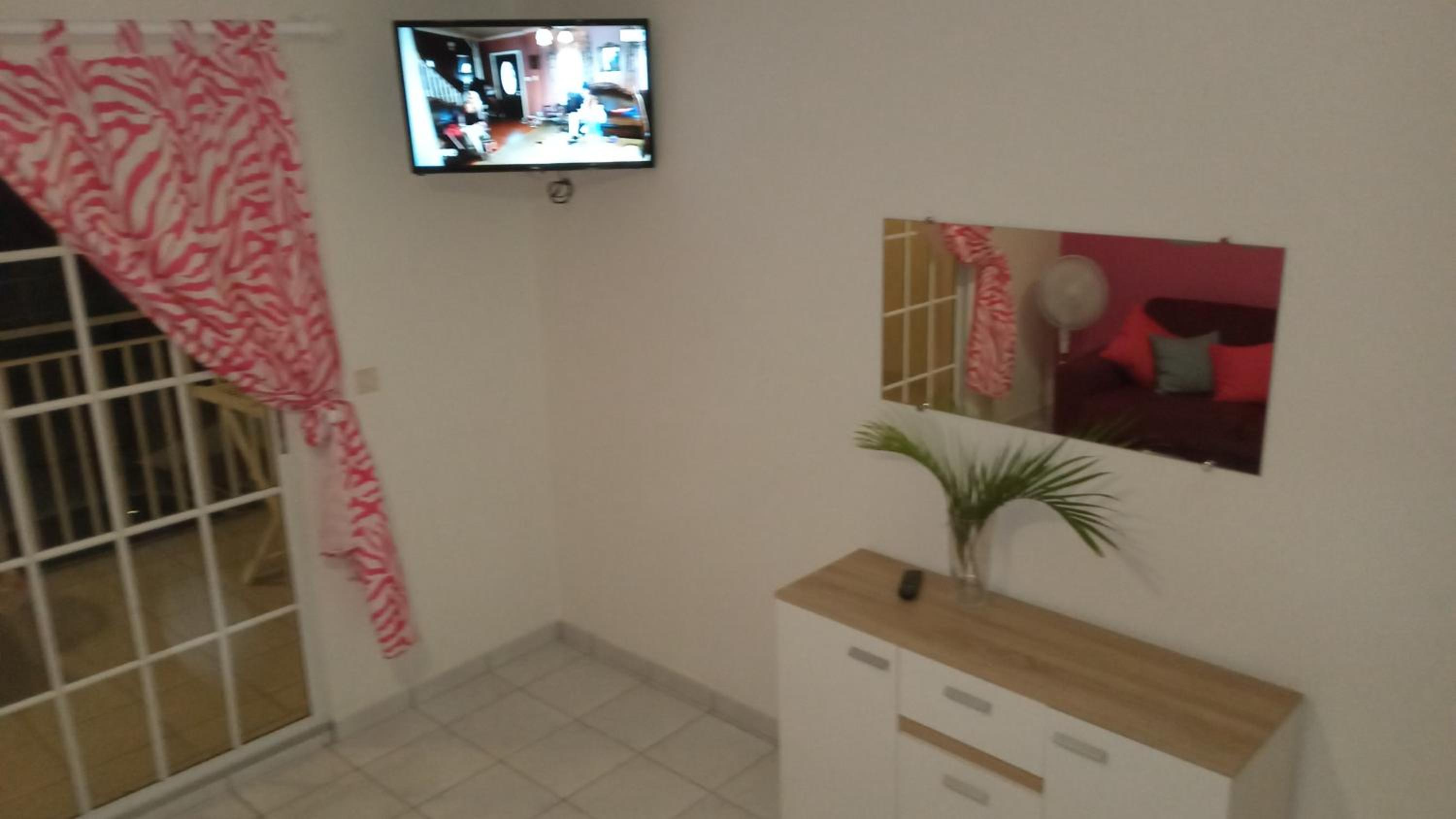 Appartement charmant à Sainte-Anne avec piscine partagée, 80 m² view 4