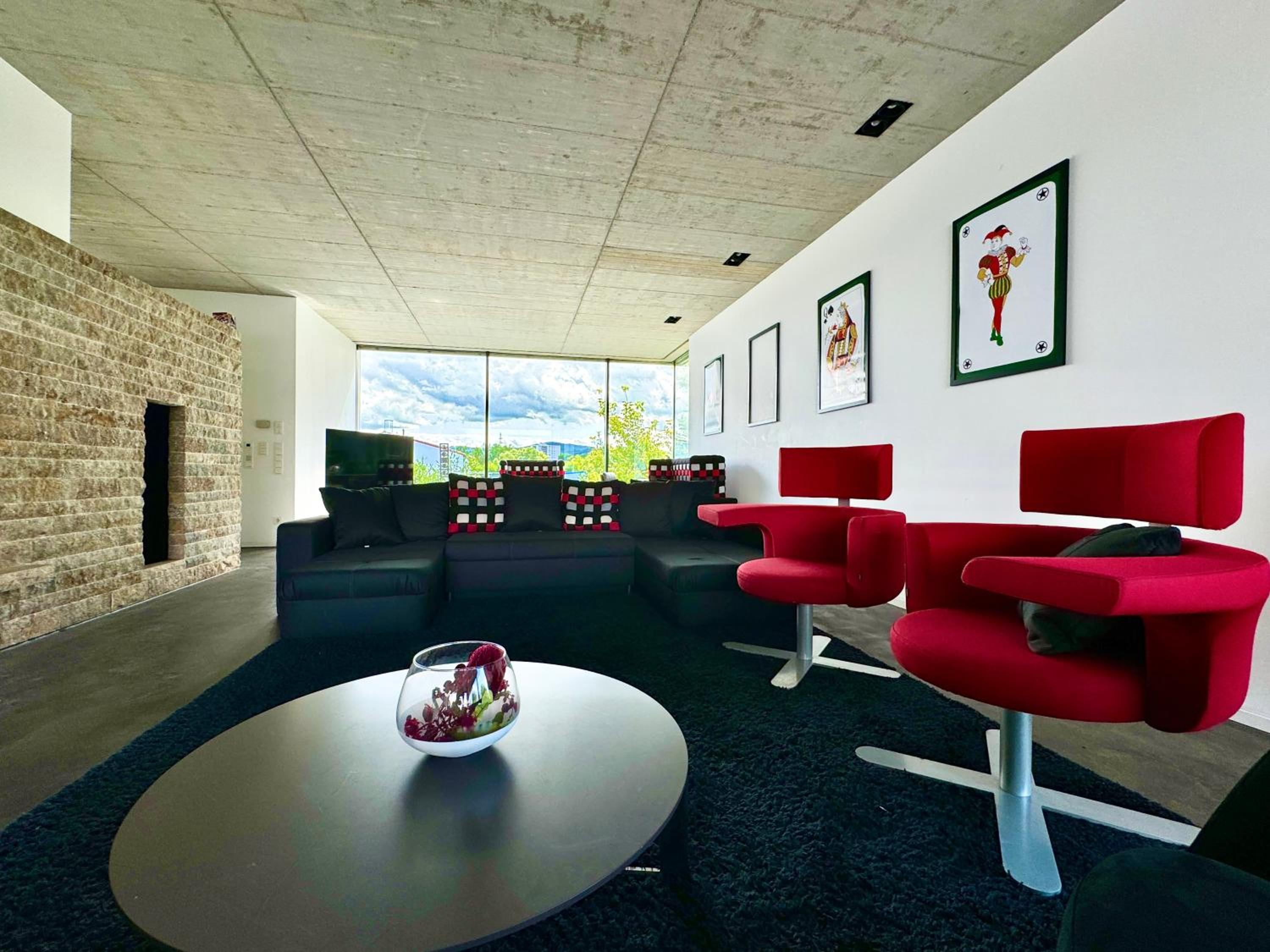 Luxus Design Ferienhaus Villa EMG Bensheim nah Frankfurt, Heidelberg mit Sauna, Schwimmteich, Garten für Familien und Gruppen bis 17 Personen
