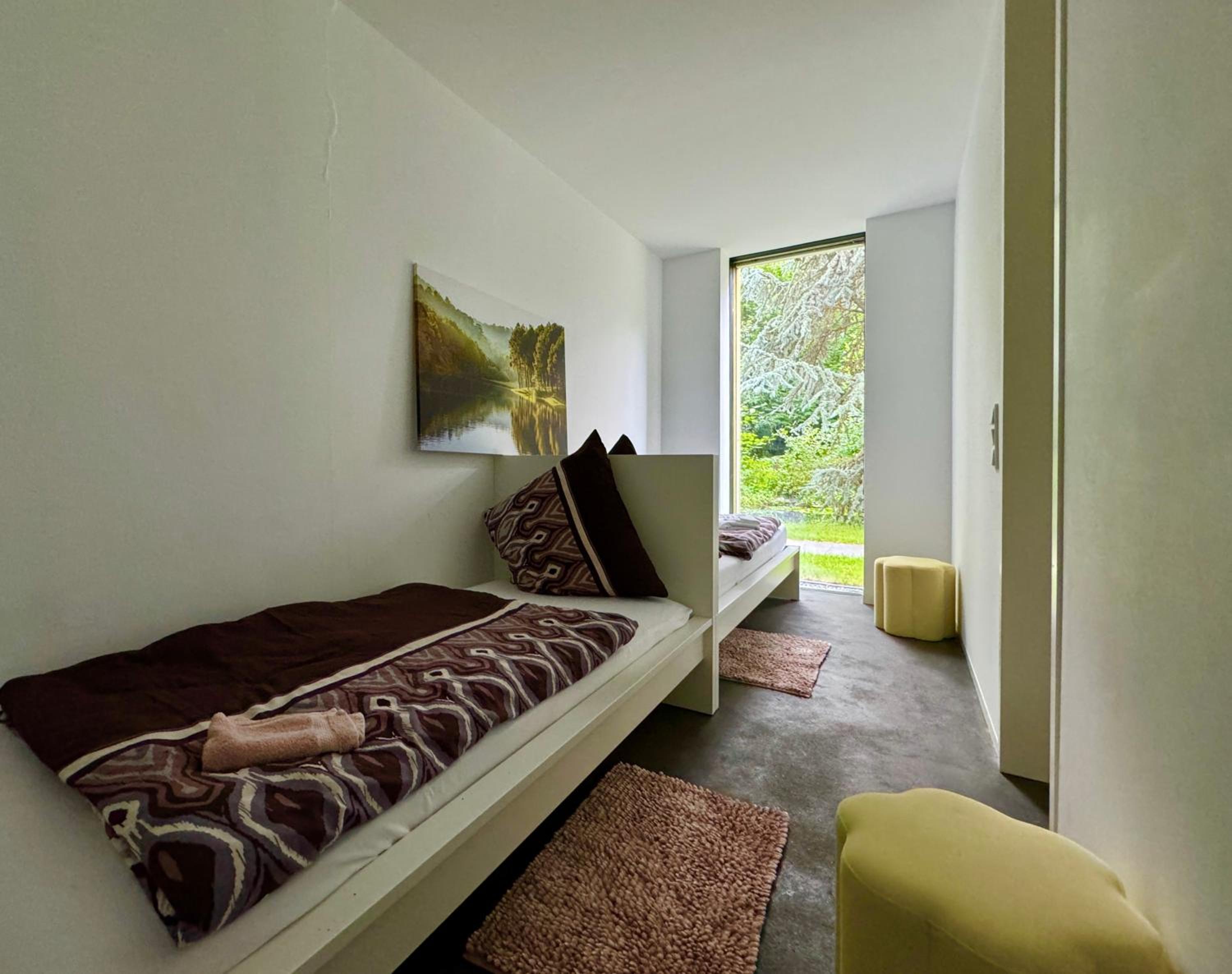 Luxus Design Ferienhaus Villa EMG Bensheim nah Frankfurt, Heidelberg mit Sauna, Schwimmteich, Garten für Familien und Gruppen bis 17 Personen