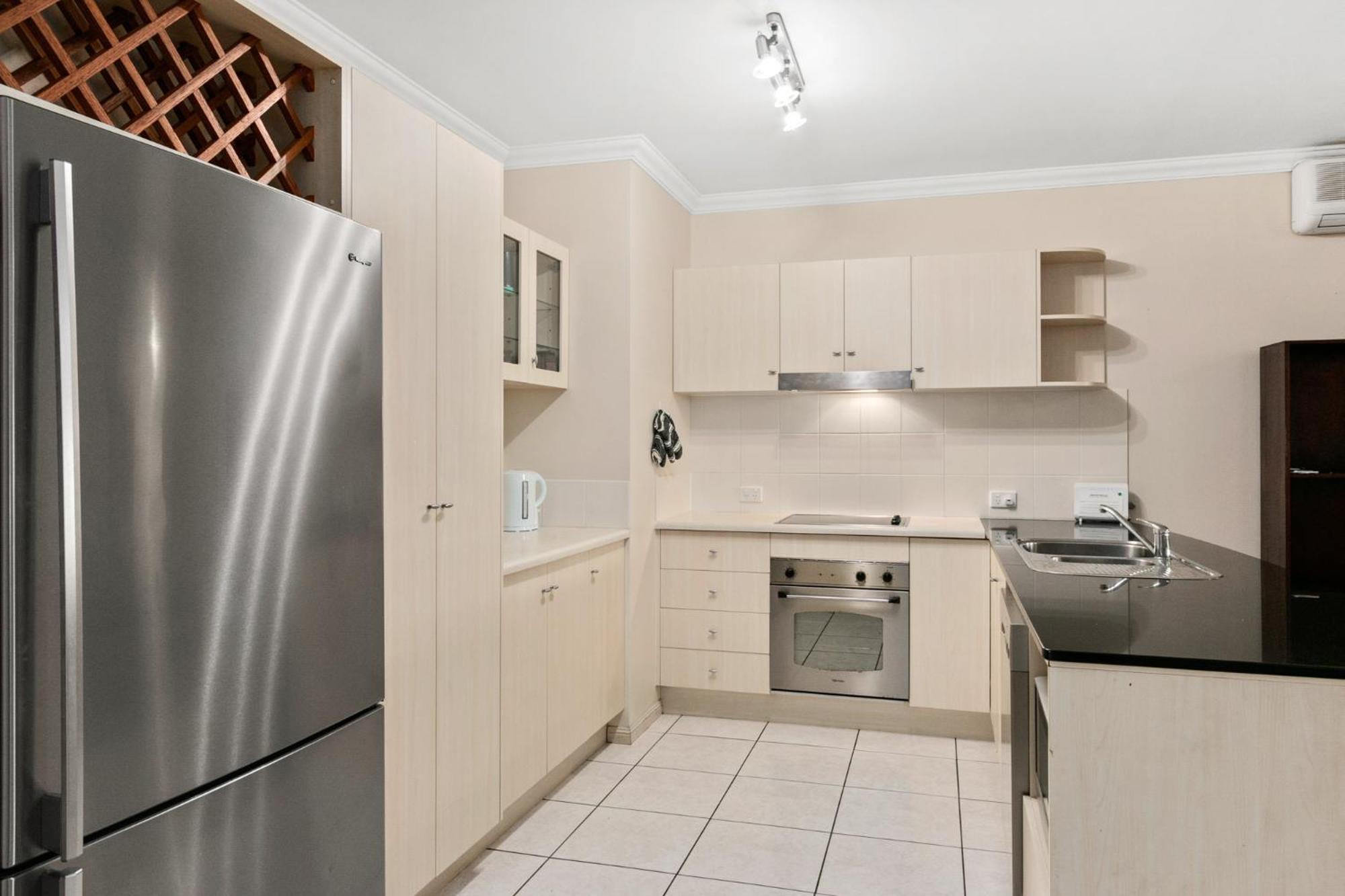 3 bedroom 2 bathroom, 5 minute walk to Esplanade