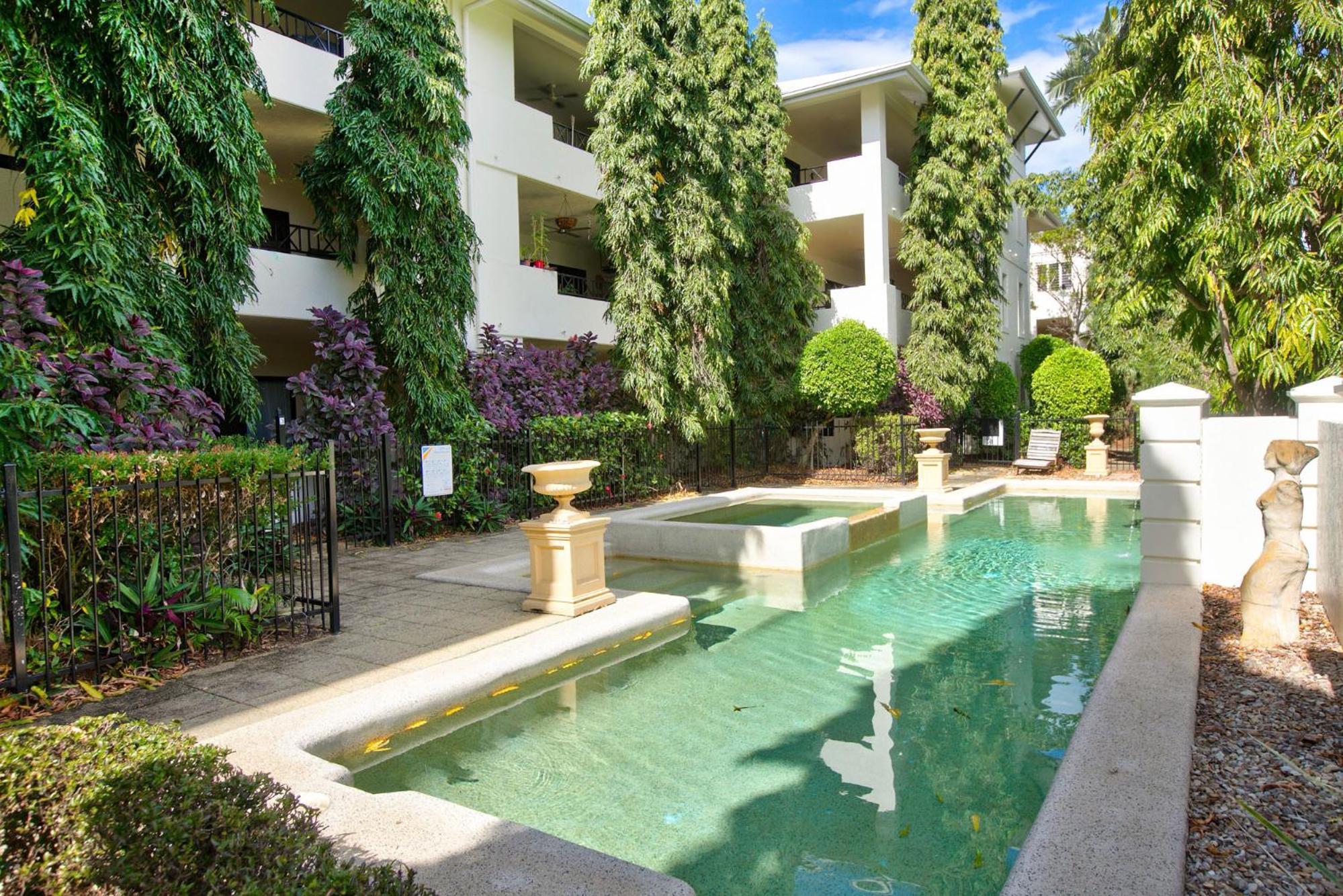 3 bedroom 2 bathroom, 5 minute walk to Esplanade