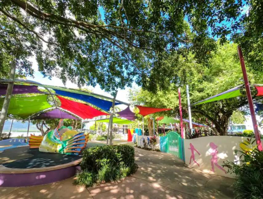 3 bedroom 2 bathroom, 5 minute walk to Esplanade