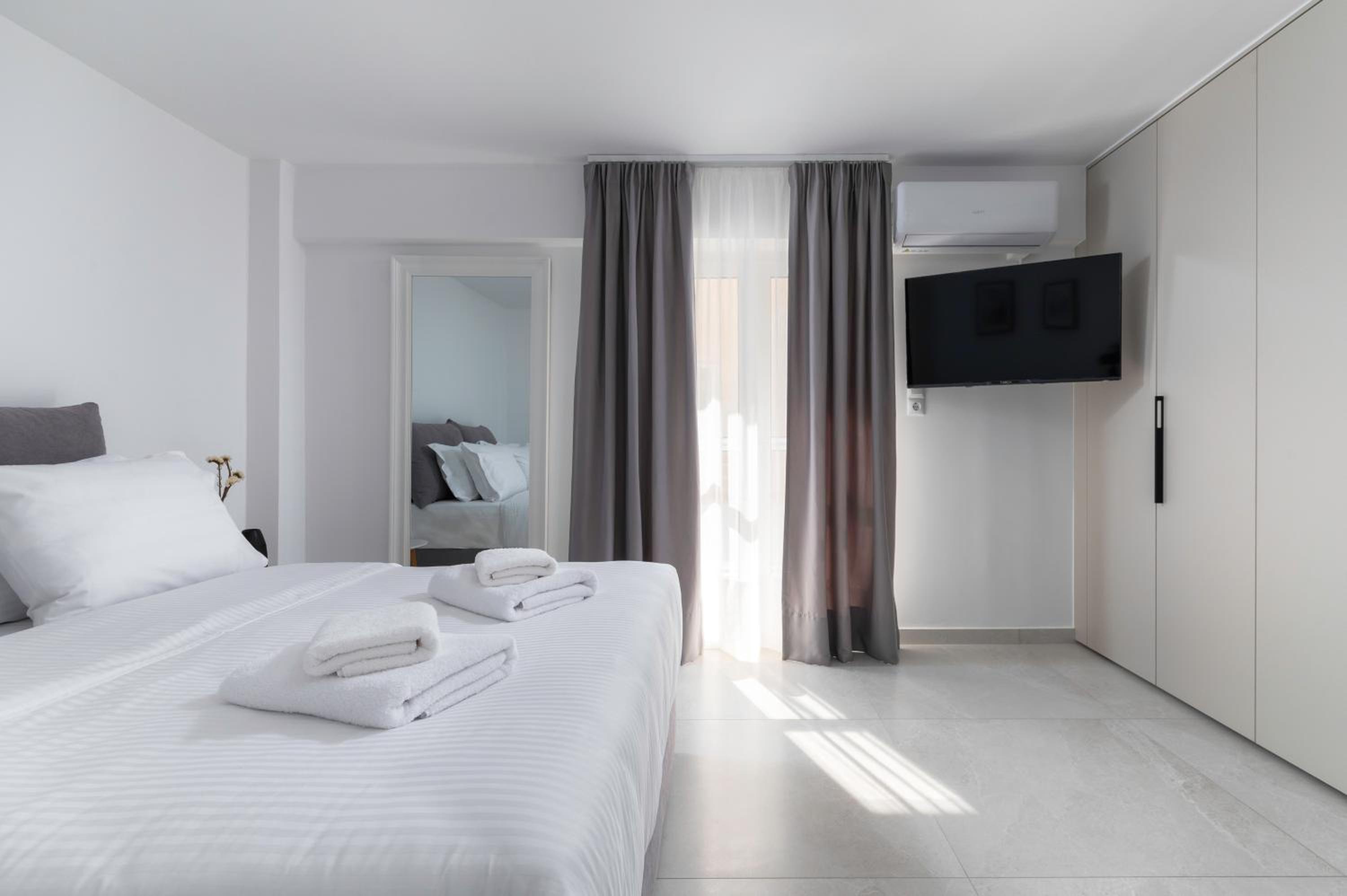 Calliope luxury loft with backyard photo 4