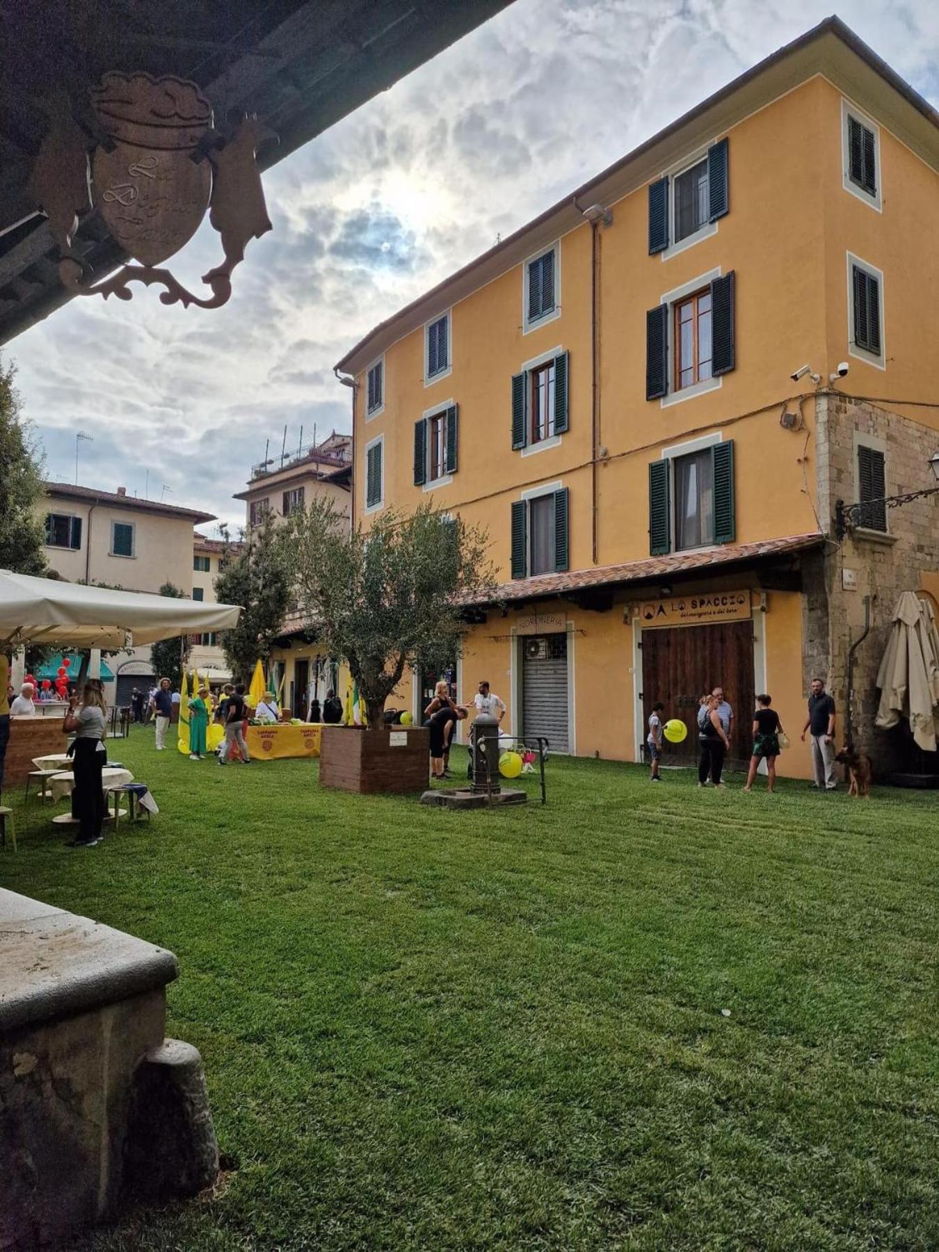 "La Sala di Dante" Wi-Fi, Smart Tv, AC, Bagno Privato view 5