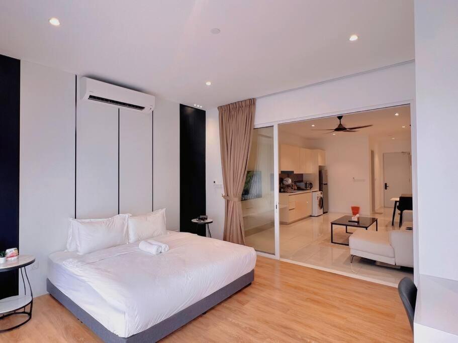 3PX Balcony Quill Residence, Near Quill City Mall, Monorail & LRT