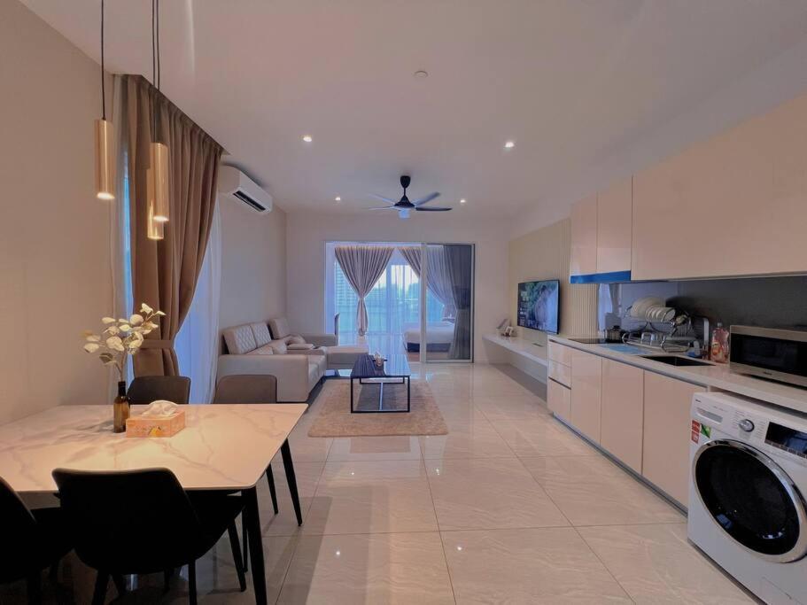 3PX Balcony Quill Residence, Near Quill City Mall, Monorail & LRT