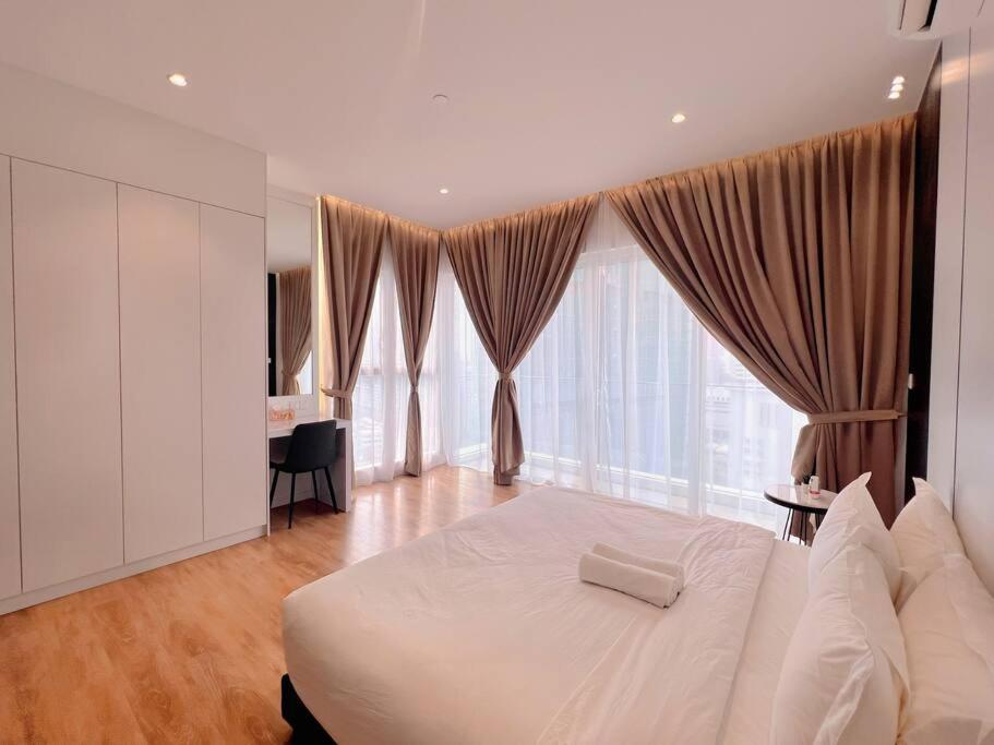 3PX Balcony Quill Residence, Near Quill City Mall, Monorail & LRT