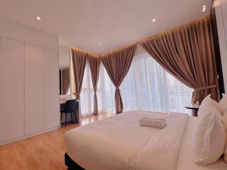 3PX Balcony Quill Residence, Near Quill City Mall, Monorail & LRT