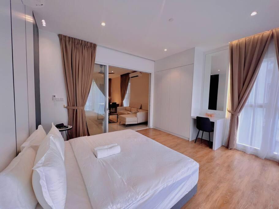 3PX Balcony Quill Residence, Near Quill City Mall, Monorail & LRT