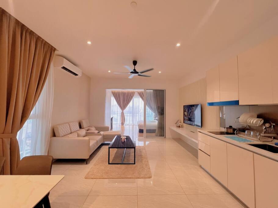 3PX Balcony Quill Residence, Near Quill City Mall, Monorail & LRT