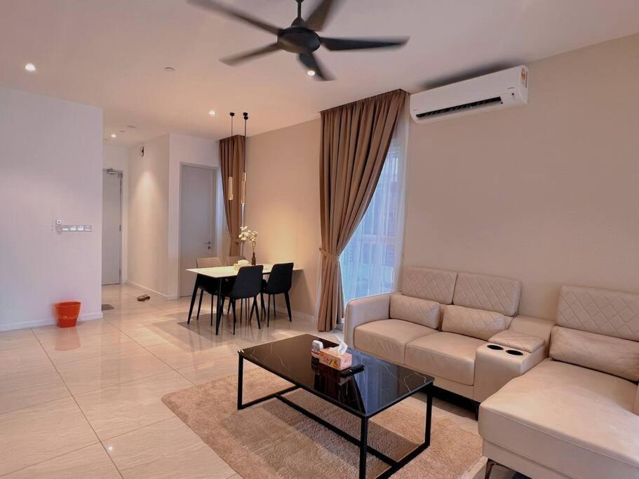 3PX Balcony Quill Residence, Near Quill City Mall, Monorail & LRT