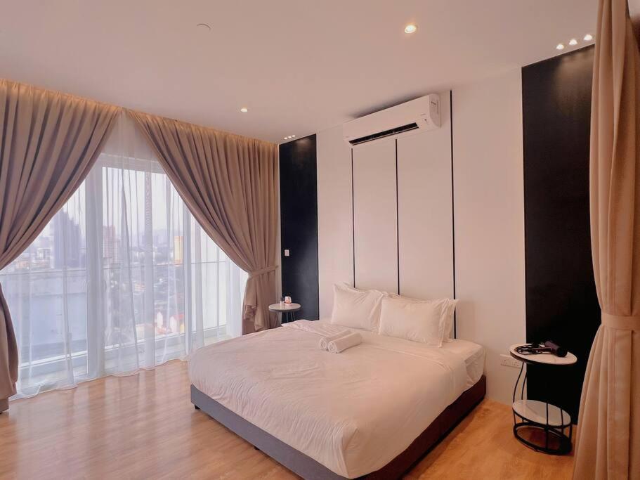 3PX Balcony Quill Residence, Near Quill City Mall, Monorail & LRT