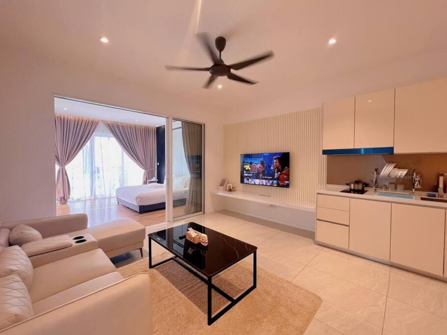 3PX Balcony Quill Residence, Near Quill City Mall, Monorail & LRT